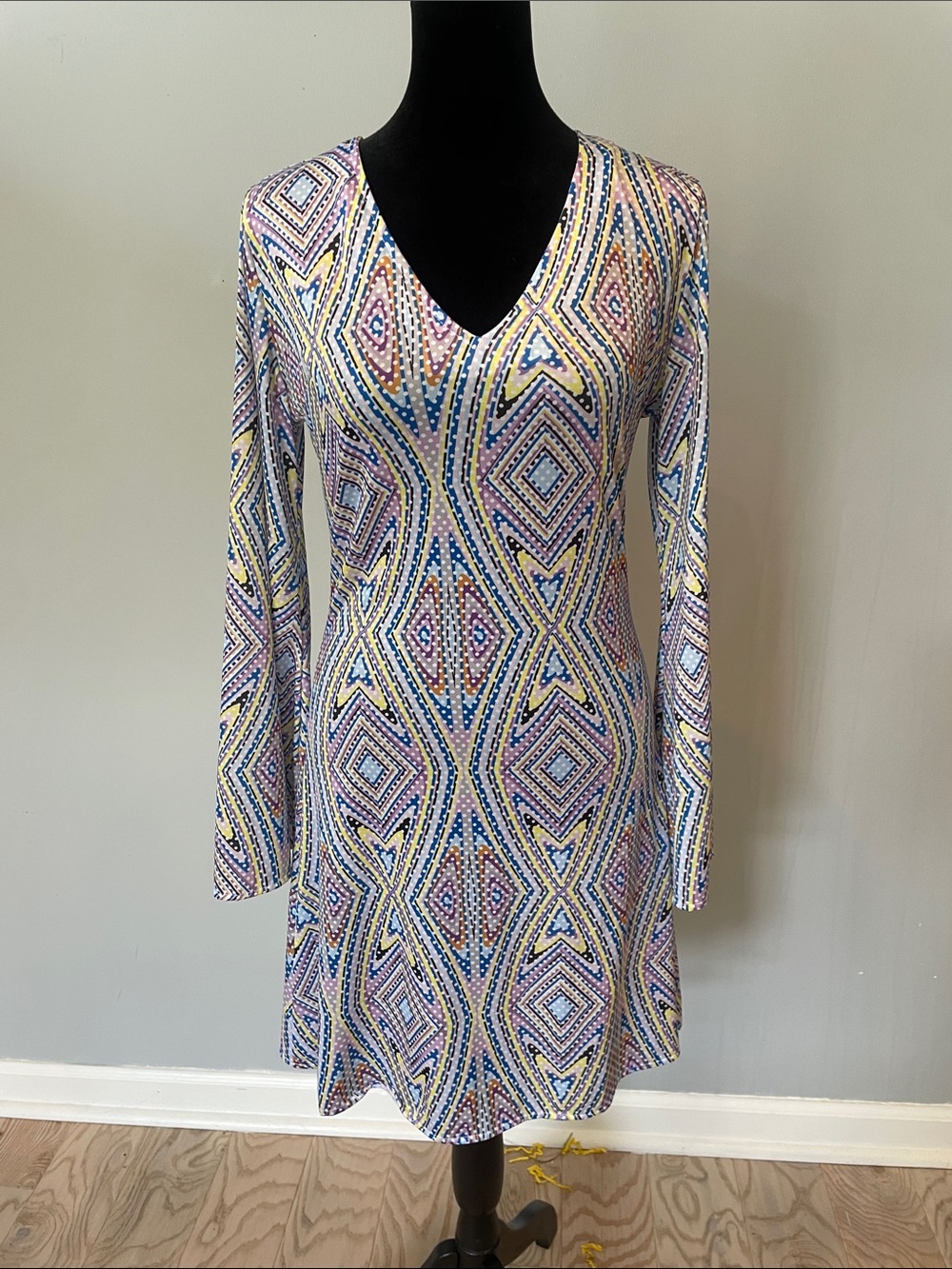 V-Neck Long Sleeve Geometric Print Dress in Multi colors - fitted